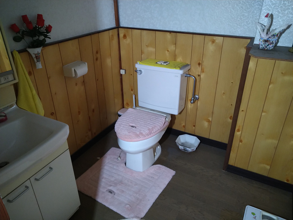 《奥トイレ》射水市本田 中古住宅（納屋付き）