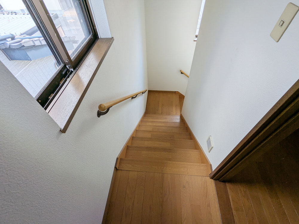 《階段》高岡市石瀬（中古住宅）