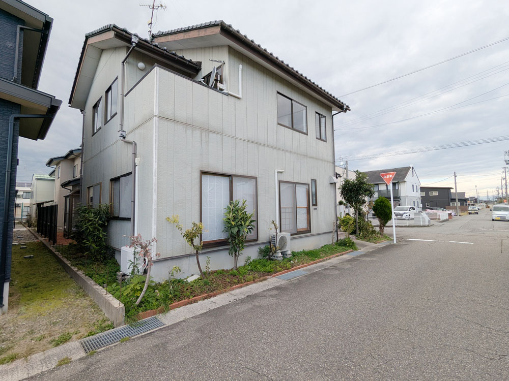 《外観2》高岡市石瀬（中古住宅）