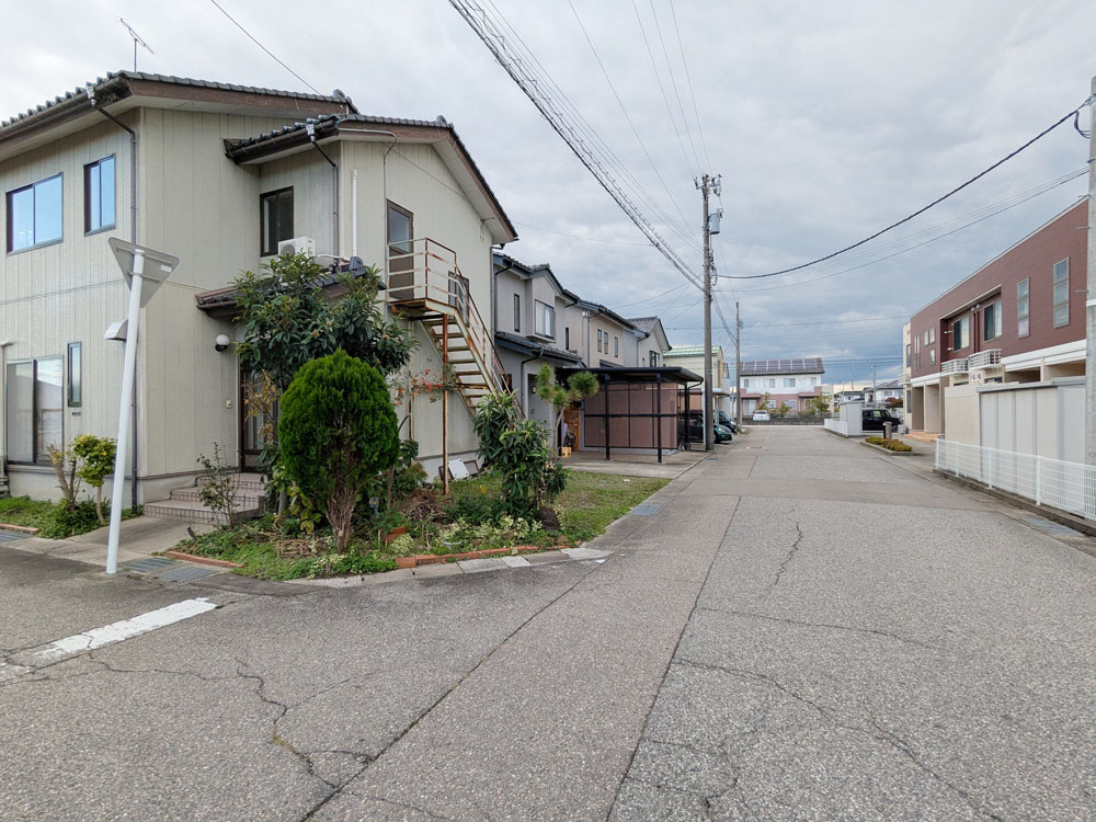 《外観3》高岡市石瀬（中古住宅）