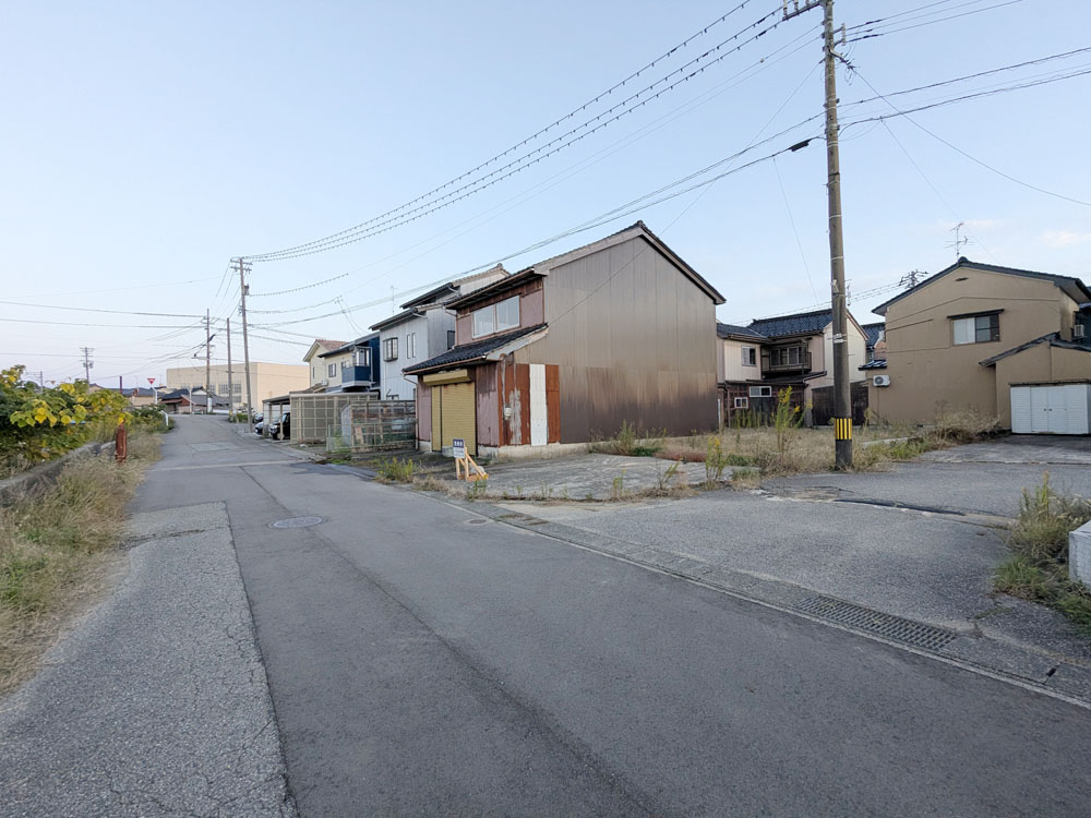 《接道》氷見市幸町売地
